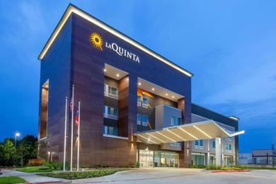 Отель La Quinta by Wyndham Dallas Duncanville