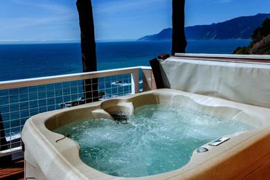Apartments Gorgeous Oceanview, Hot Tub! Oceanfront! Shelter Cove, CA