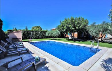 Holiday home Amazing Home In Carpentras With 4 Bedrooms, Wifi And Private Swimming Pool