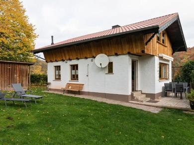 Дом отдыха Holiday home in the Thuringian Forest with tiled stove fenced garden and terrace