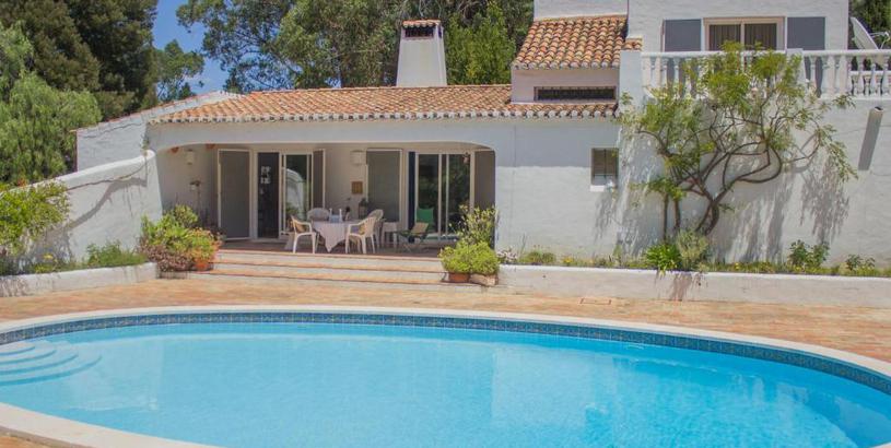 Вилла Roofed Villa in Albufeira with Private Swimming Pool