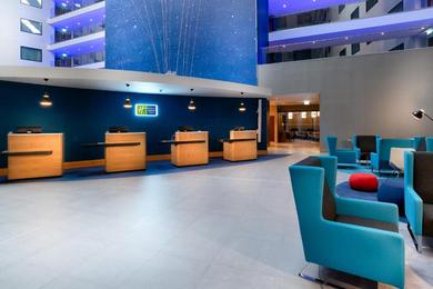 Отель Holiday Inn Express - London Heathrow T4, an IHG Hotel