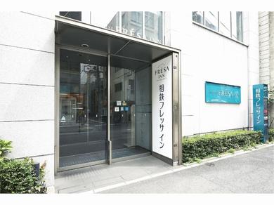 Отель Sotetsu Fresa Inn Shimbashi-Karasumoriguchi