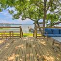 Holiday home Waterfront Livingston Home with Dock and Porch!