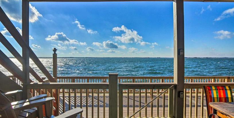Apartments Renovated Bayfront Escape with Picturesque View