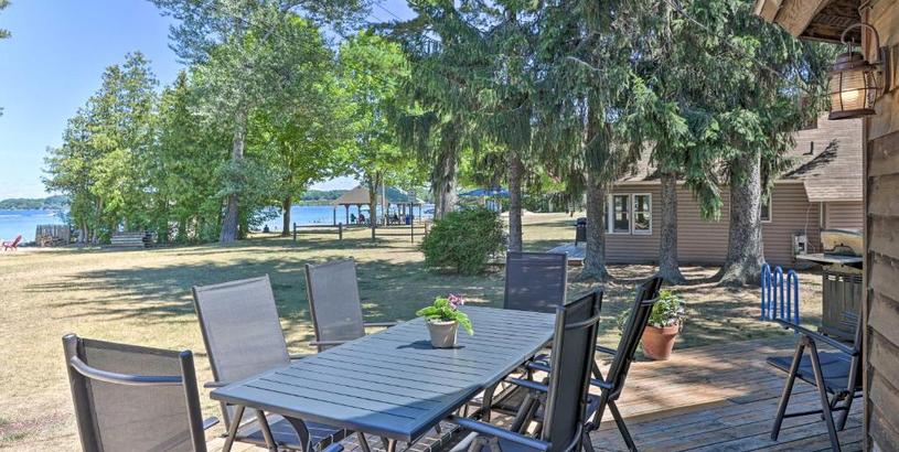 Holiday home Lakefront Manitou Cottage Near Dwtn Suttons Bay!