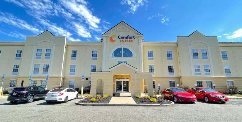 Отель Comfort Suites East Brunswick - South River