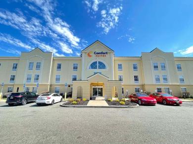 Hotel Comfort Suites East Brunswick - South River