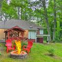 Дом отдыха Rustic Linville Falls Cottage with Fire Pit!