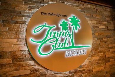 Отель Palm Springs Tennis Club, a VRI resort