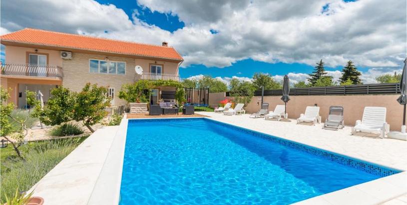 Holiday home Nice home in Lisicic w/ Outdoor swimming pool and 4 Bedrooms