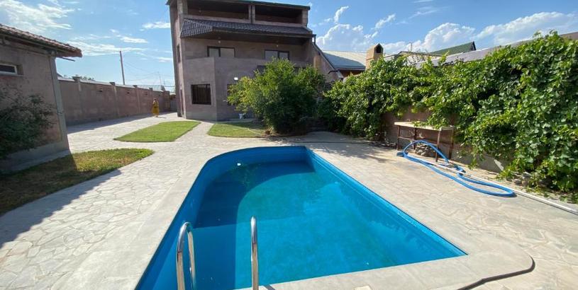 Villa Luxury Villa with a Pool