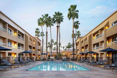 Отель Courtyard by Marriott Palm Springs