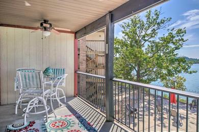 Lakefront Condo with Pool, 15 Miles to Branson!