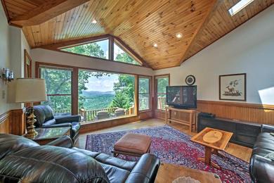 Holiday home A Scenic View Lodge in Ozarks with Views and Hot Tub