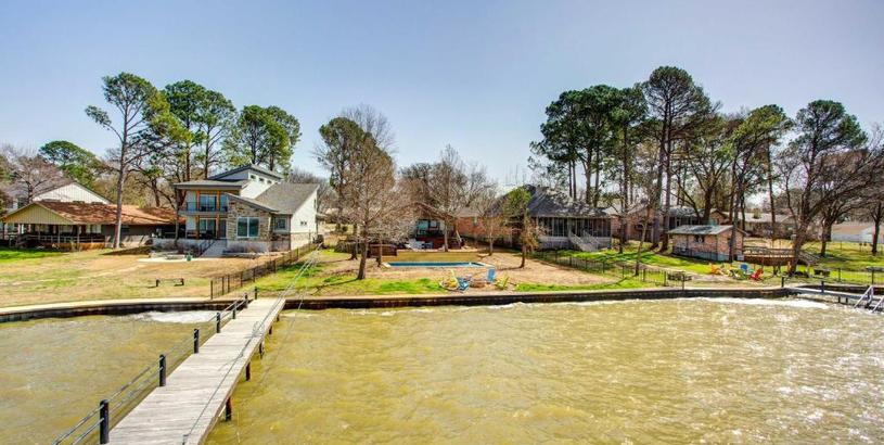 Holiday home Cedar Creek Lakefront Vacation Rental with Pool