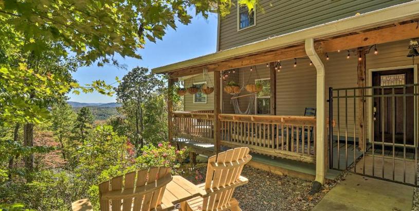 Дом отдыха Mills River Forest Home with Deck and Mountain View!