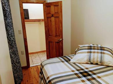Guest house Quiet Furnished Room in Uptown Manhattan NYC