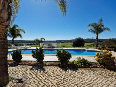 Дом отдыха Quinta do Bravo - Swimming Pool - BY BEDZY