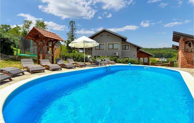 Holiday home Beautiful Home In Jastrebarsko With 7 Bedrooms, Sauna And Outdoor Swimming Pool