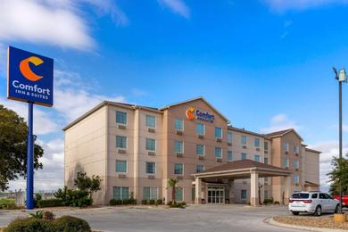 Отель Comfort Inn & Suites Selma near Randolph AFB