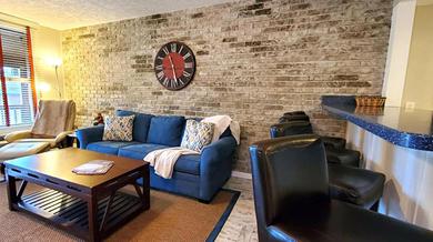 Renovated River Ranch TRUE BLUE COWBOY Family Suite Walk to Everything 205