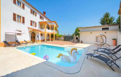 Holiday home Nice Home In Motovun With Wifi, Outdoor Swimming Pool And Sauna