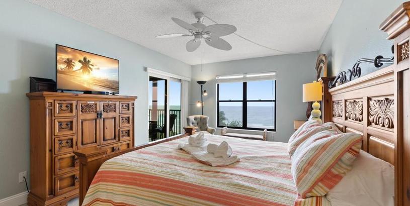 Apartments Reflections on the Gulf 405, Sleeps 6, 2 Bedroom, Gulf Front ,Pool, Spa, WiFi
