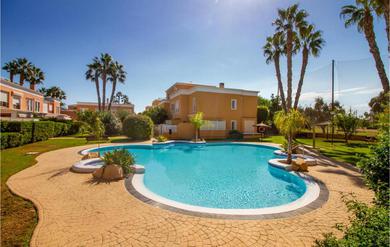 Holiday home Stunning home in Alicante with 5 Bedrooms and Outdoor swimming pool