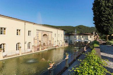 Дом отдыха Badia Cantignano Chateau Sleeps 24 with Pool and Air Con