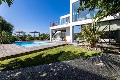 Вилла VILLA OCEAN KEYWEEK Design Villa with swimming pool garden and seaviews
