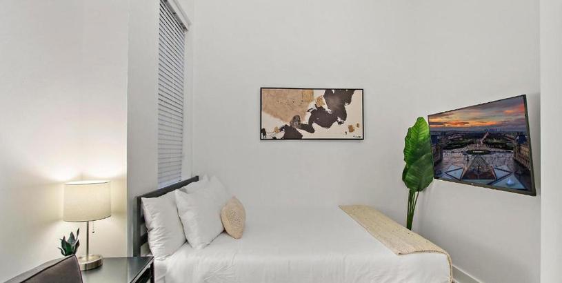 Апартаменты Modern Minimalist Studio Home in Uptown - Wilson 101