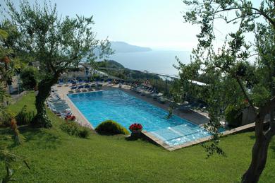 Апартаменты Termini-Sant'Agata Apartment Sleeps 4 Pool Air Con