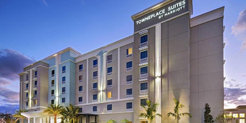 Отель TownePlace Suites Naples