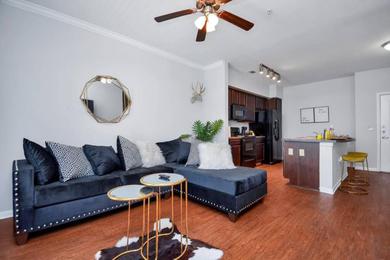 Apartments Home Away From Home 15-Minutes From IAH Airport