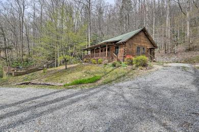 Дом отдыха Cozy Blue Ridge Mountain Cabin on 18 Acre Lot
