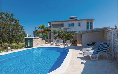 Holiday home Nice home in Primosten w/ Outdoor swimming pool, WiFi and 4 Bedrooms