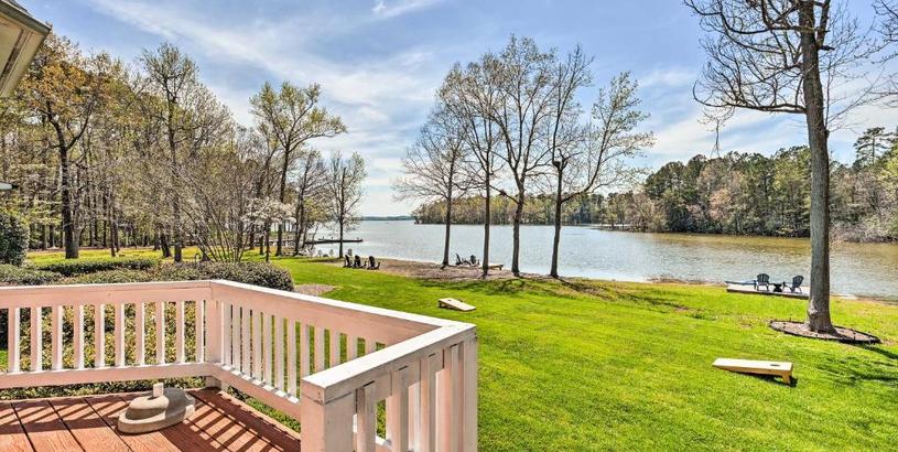 Holiday home Old North State - Badin Lake Retreat with Deck!