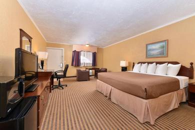 Отель Executive Plus Inn and Suites