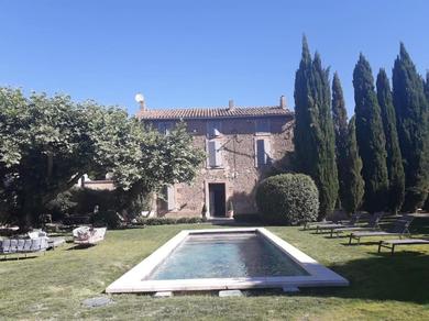 Дом отдыха Magnifique Mas en Provence avec piscine et jacuzzi