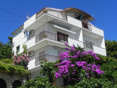 Apartments STANIĆ - apartments with a view of the sea and sandy beach !