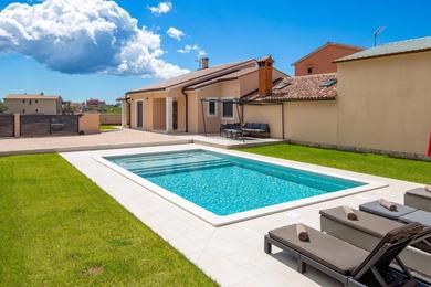 Villa Villa Jessica with pool and hydromassage, garden, BBQ