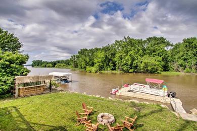 Private Waterfront Mississippi River Home!