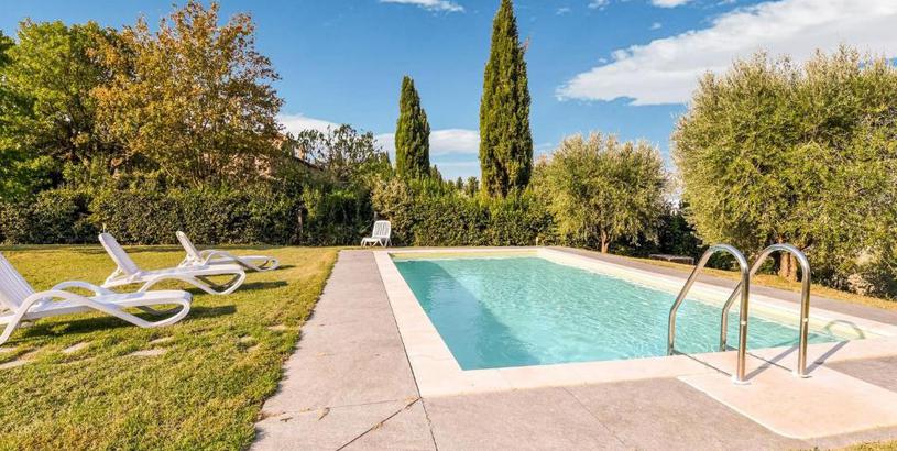 Дом отдыха Private garden and pool 10 km from Siena and Crete Senesi