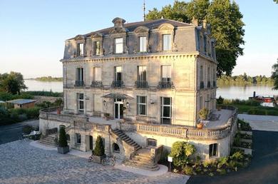 Отель Château Grattequina Hôtel
