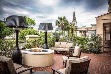 Отель Courtyard by Marriott Charleston Historic District