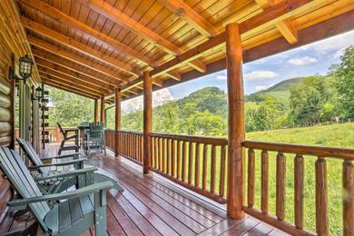 Holiday home Maggie Valley Cabin with Private Hot Tub and Game Room