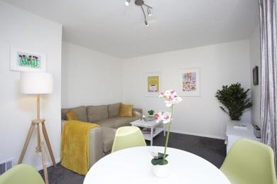Apartments Sleek 2BD House with Garden Heart of Guildford