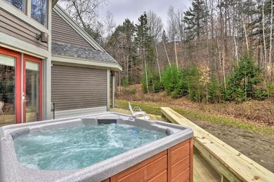 Apartments Ski-in Condo with Hot Tub on Burke Mtn Slopes!