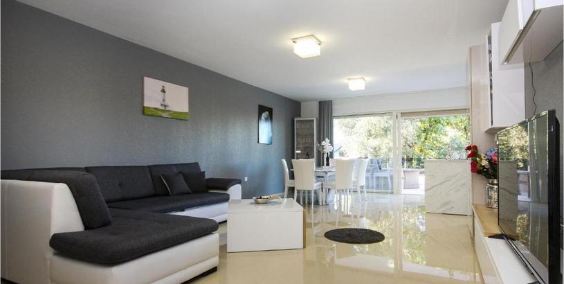 Apartments Stunning apartment in Pjescana Uvala with 3 Bedrooms, WiFi and Outdoor swimming pool